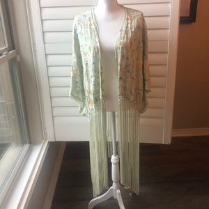 Free People light green fringe Floral Kimono Size M/L 💚🌼